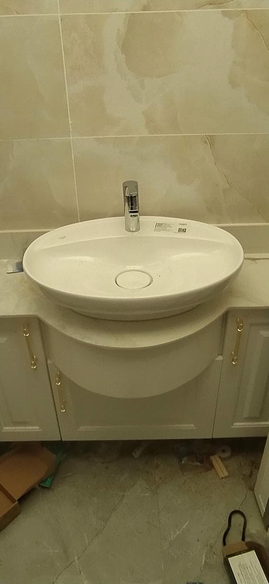 Duvar tipi banyo lavabosu montaji